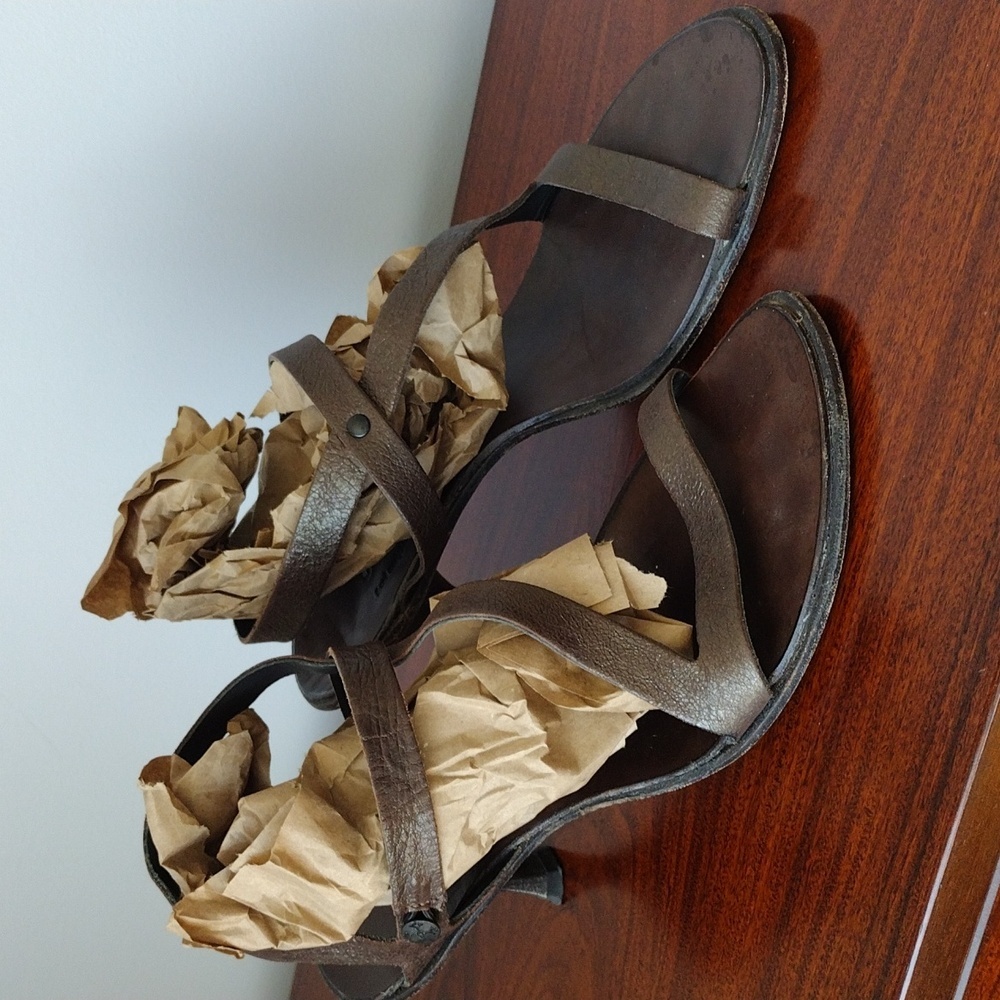 Cydwoq Women's Minimal Sandal in brown. VGUC. Size 39.5.